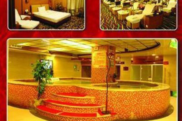 重庆街头摆摊按摩，舒筋活络一招搞定！